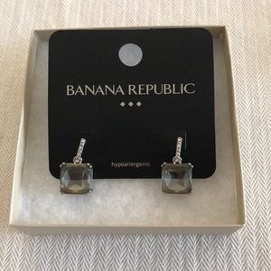 NIB Banana Republic Grey Chrystal Drop Earrings